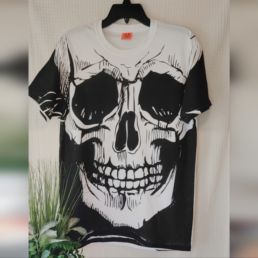 Happy Halloween Men's White and Black Full Front Skull T-shirt Size M